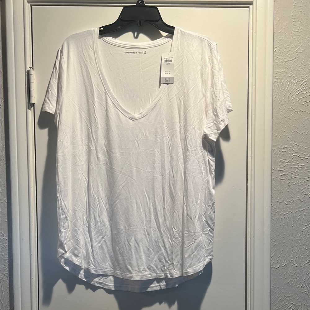 Abercrombie & Fitch White Short Sleeve Tee